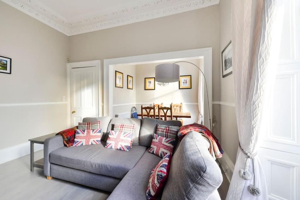 George IV Bridge - Superbly Located 3 Bedroom! Edinburg Exteriör bild