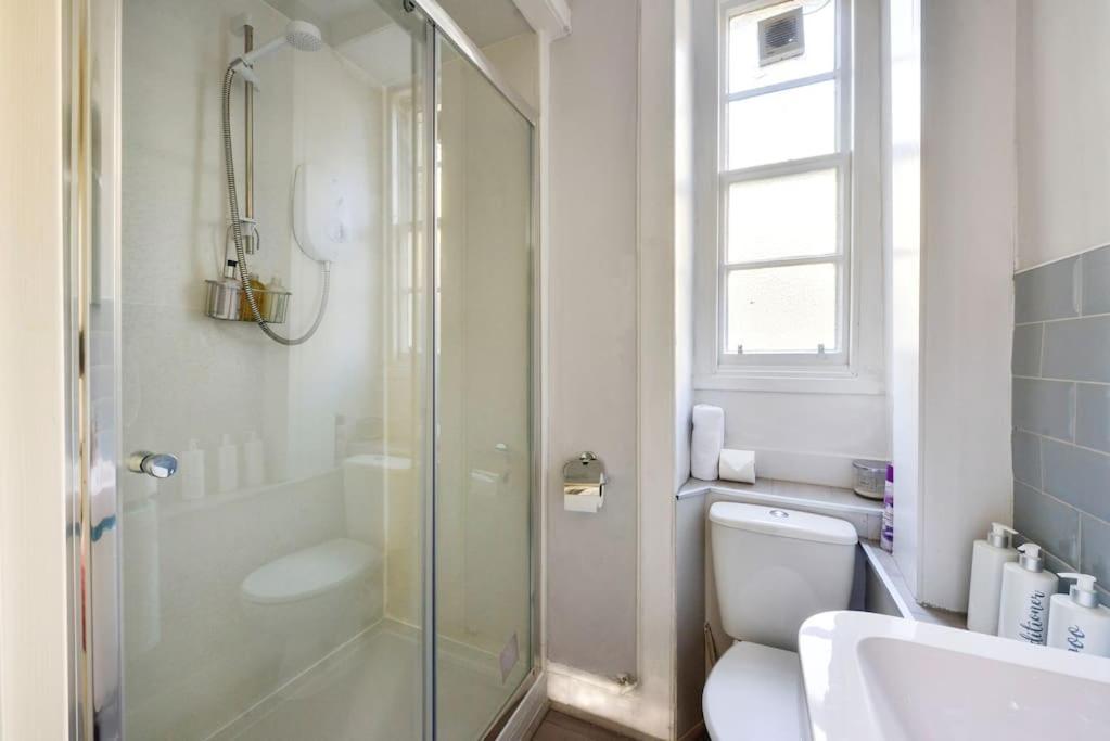 George IV Bridge - Superbly Located 3 Bedroom! Edinburg Exteriör bild