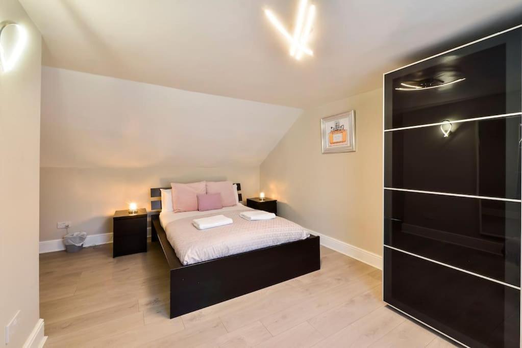 George IV Bridge - Superbly Located 3 Bedroom! Edinburg Exteriör bild