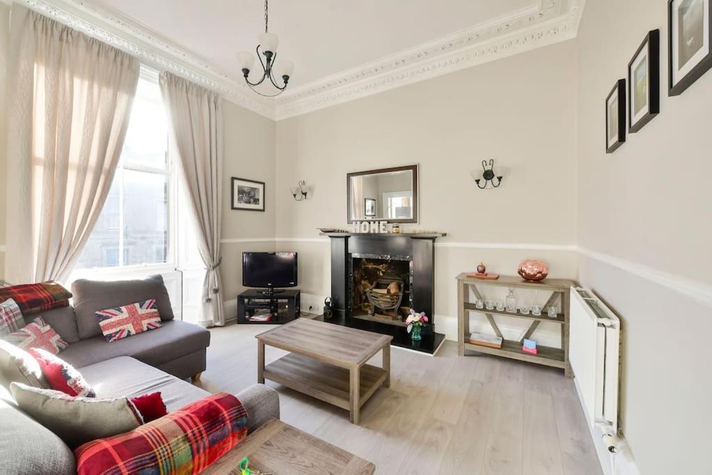 George IV Bridge - Superbly Located 3 Bedroom! Edinburg Exteriör bild
