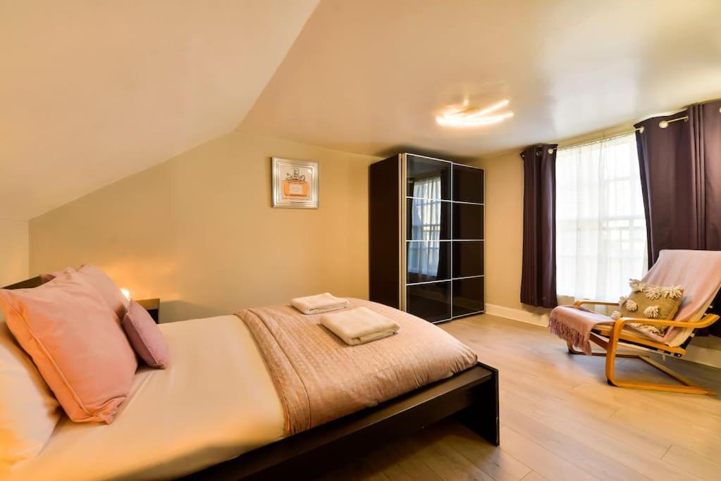 George IV Bridge - Superbly Located 3 Bedroom! Edinburg Exteriör bild