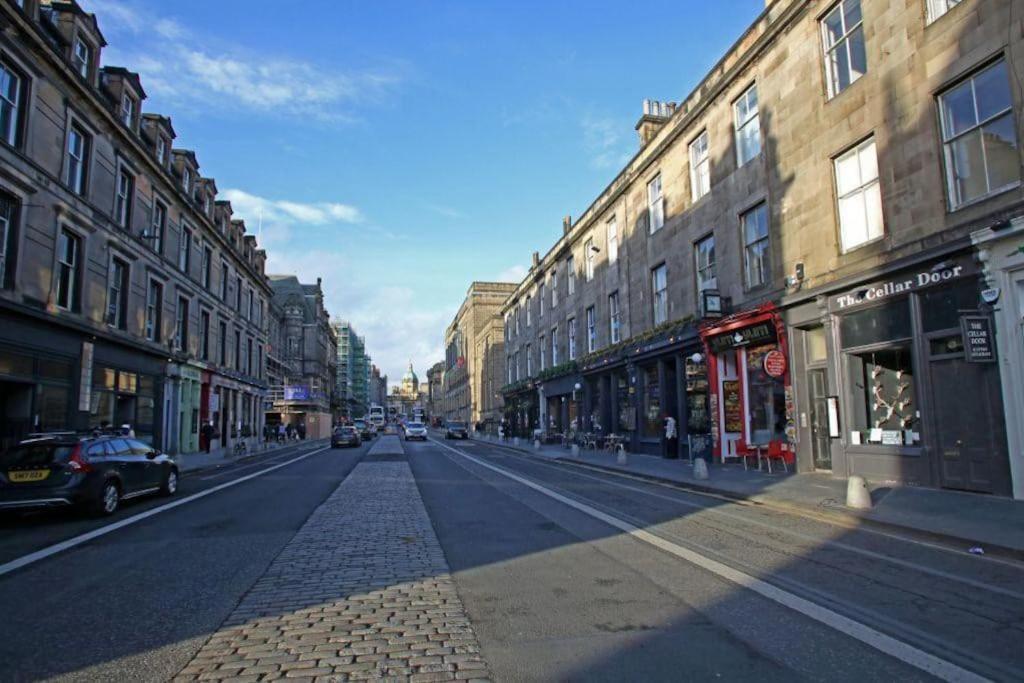George IV Bridge - Superbly Located 3 Bedroom! Edinburg Exteriör bild