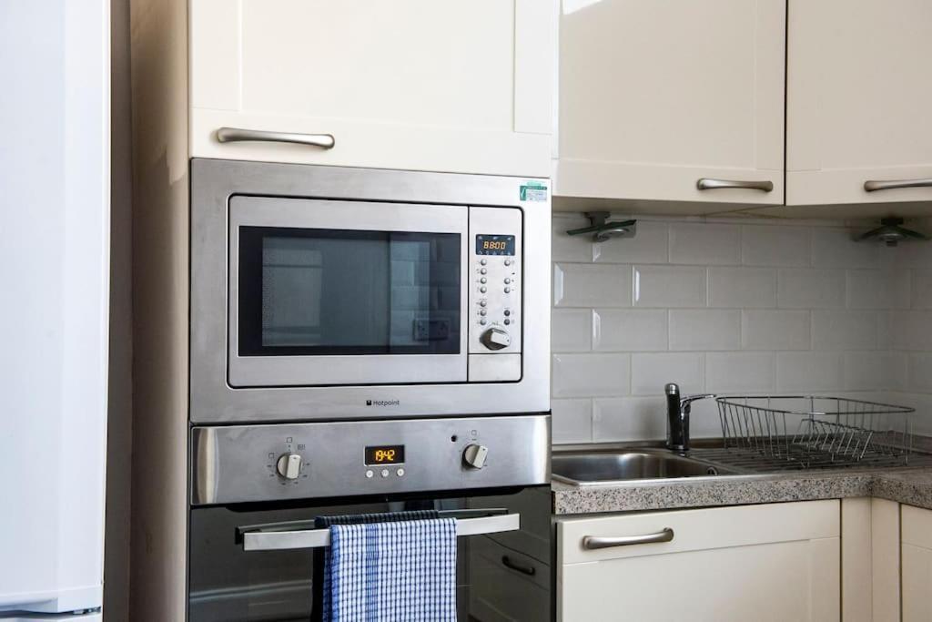 George IV Bridge - Superbly Located 3 Bedroom! Edinburg Exteriör bild