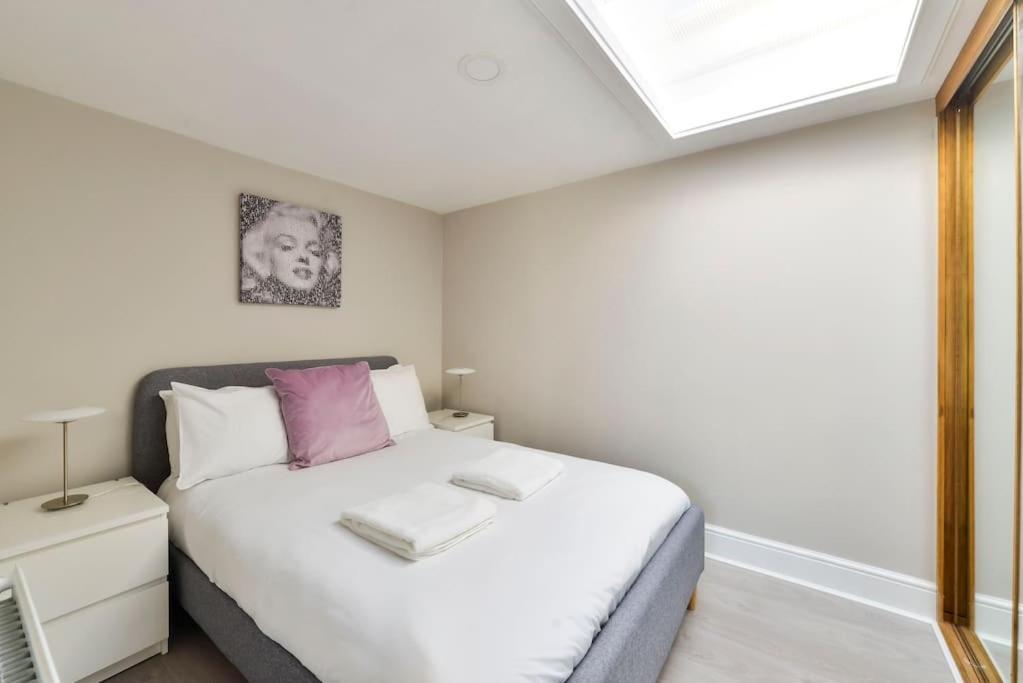 George IV Bridge - Superbly Located 3 Bedroom! Edinburg Exteriör bild