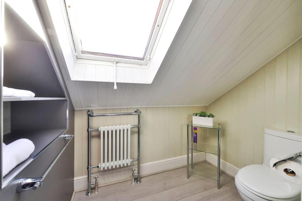 George IV Bridge - Superbly Located 3 Bedroom! Edinburg Exteriör bild