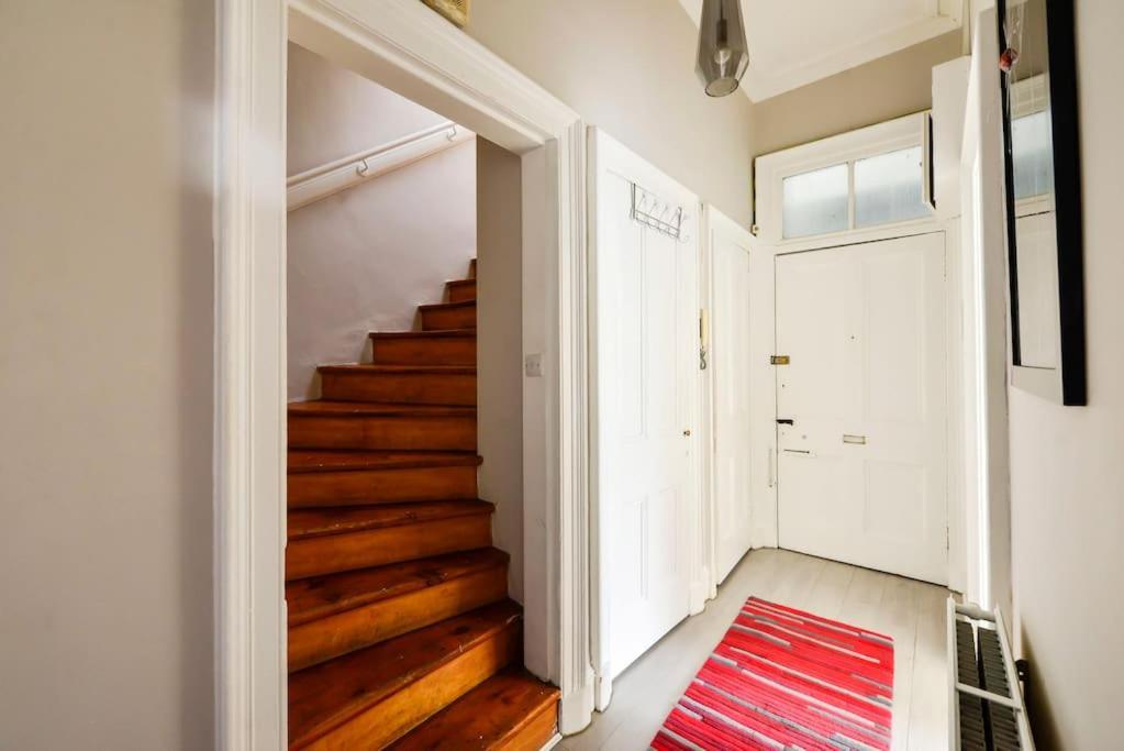 George IV Bridge - Superbly Located 3 Bedroom! Edinburg Exteriör bild