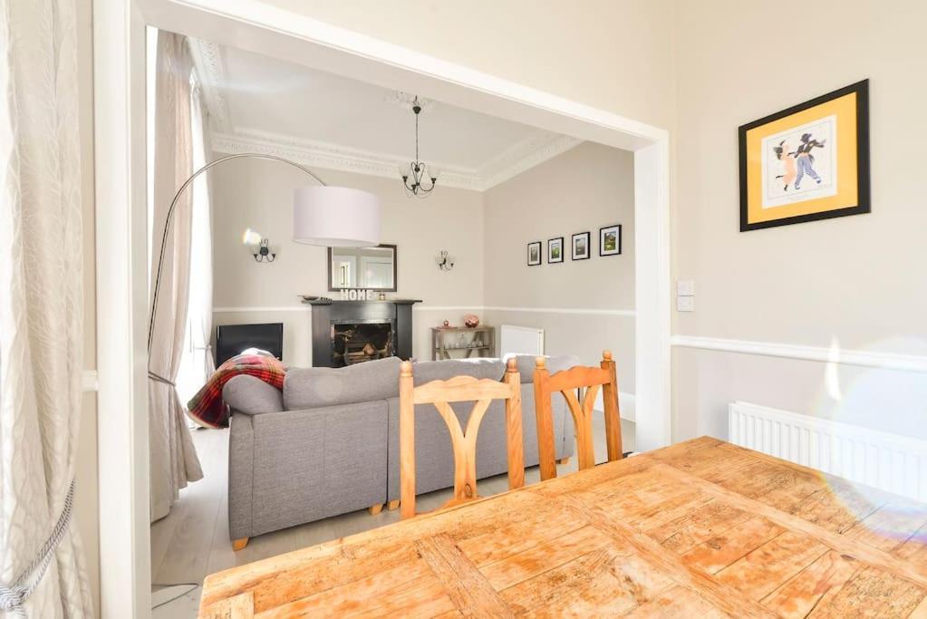 George IV Bridge - Superbly Located 3 Bedroom! Edinburg Exteriör bild