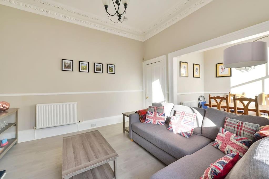 George IV Bridge - Superbly Located 3 Bedroom! Edinburg Exteriör bild