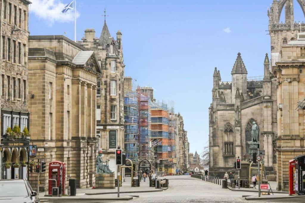 George IV Bridge - Superbly Located 3 Bedroom! Edinburg Exteriör bild